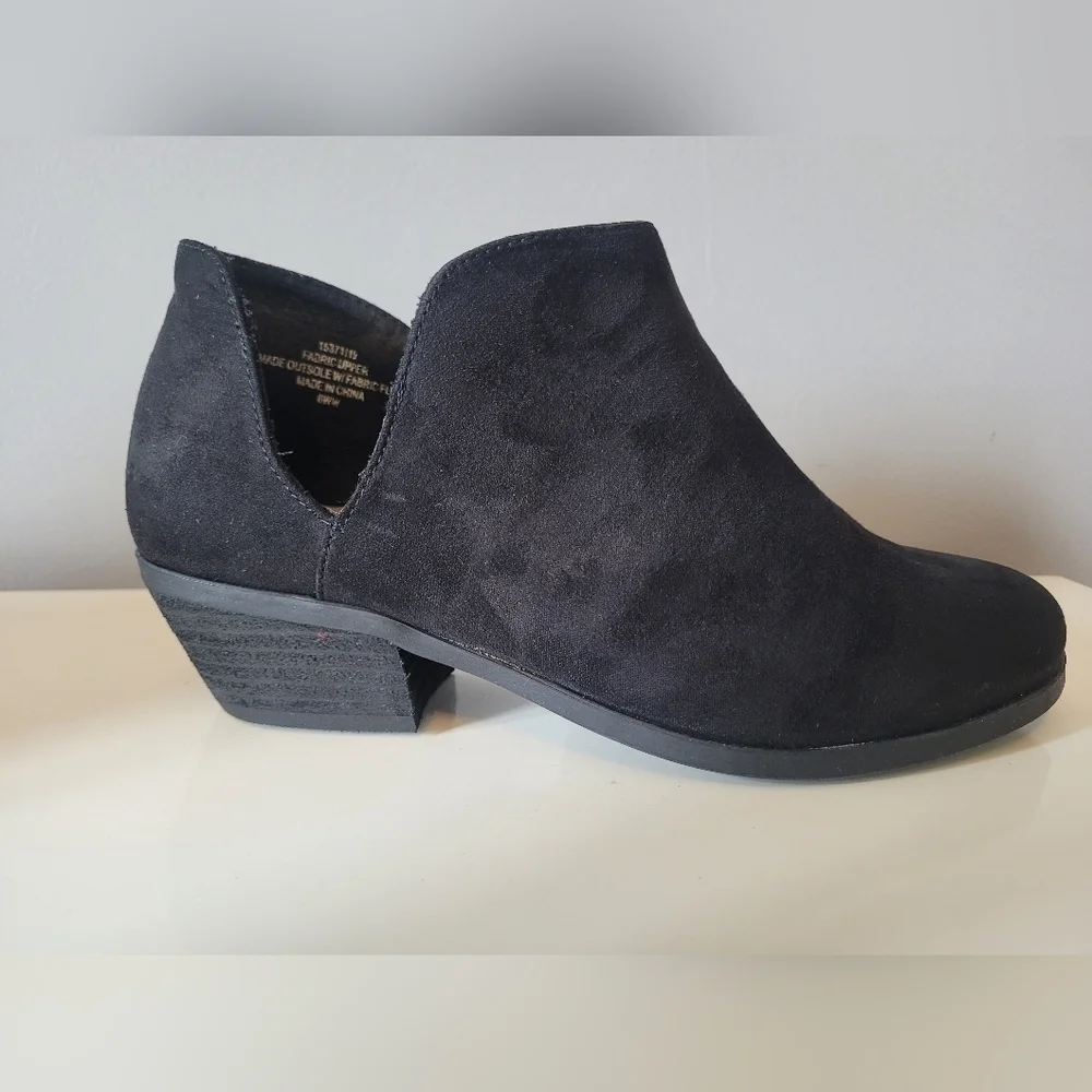 Torrid Black Faux Suede Vcut Bootie, BNWT, Size 6